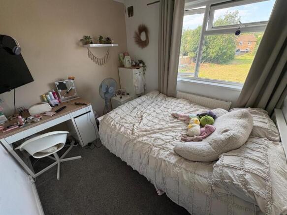 3 bed Town House for sale Image 9