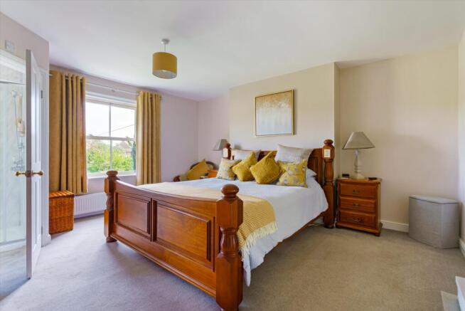 4 bed Detached for sale Image 11