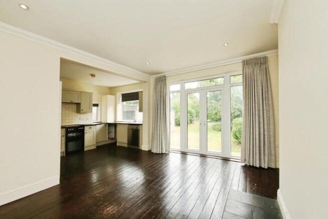 4 bed Semi-Detached for sale Image 5
