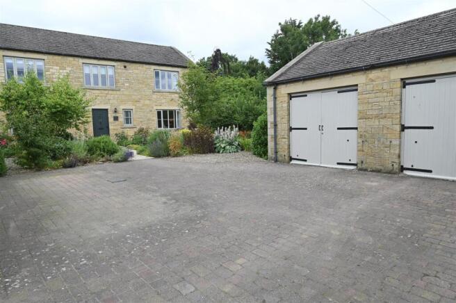 4 bed Detached for sale Image 4