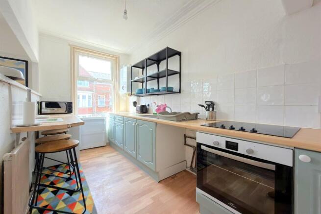 2 bed Flat for sale Image 5