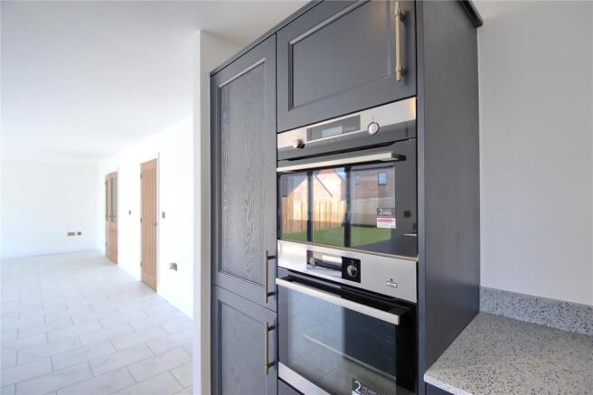 5 bed Detached for sale Image 6