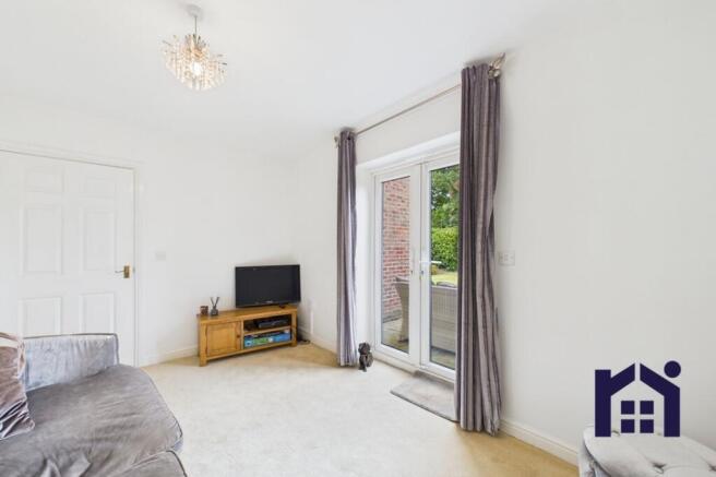 Snug/dining room