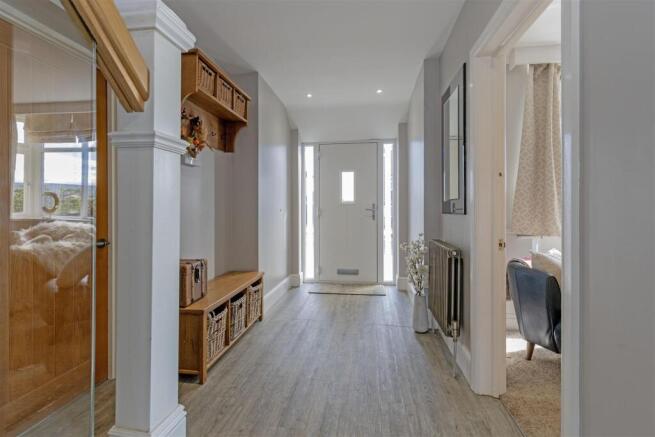 4 bed Detached for sale Image 6