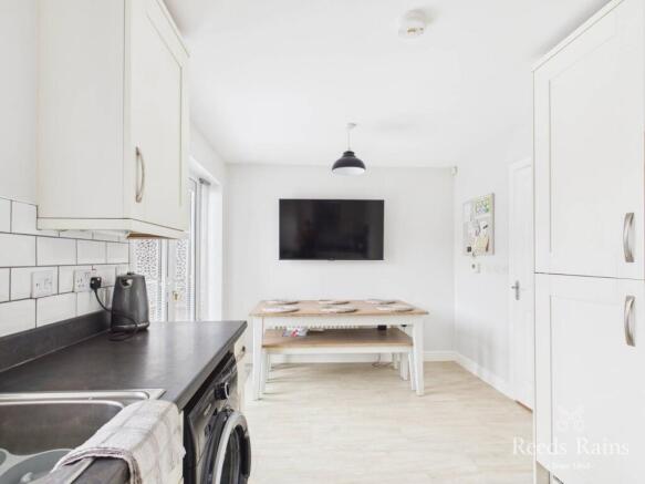 3 bed Semi-Detached for sale Image 6
