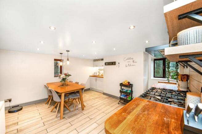 OPEN-PLAN DINING KITCHEN