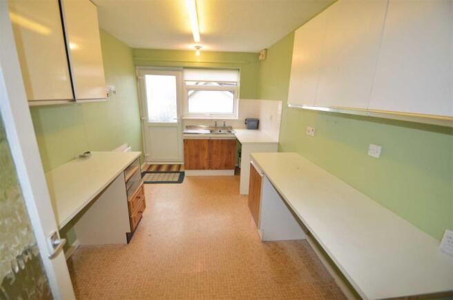 Spacious Bunglalow in need of updating - Haydons Park, Honiton