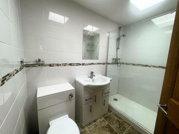 9 The Green - Shower Room.jpeg