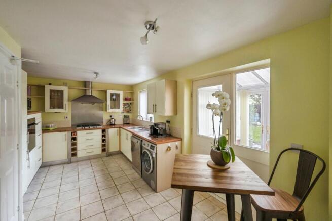 4 bed Detached for sale Image 9