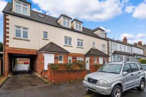 Flat 8, 32 Brinkley Court, Brinkley Road, Worcester Park KT4 8JF