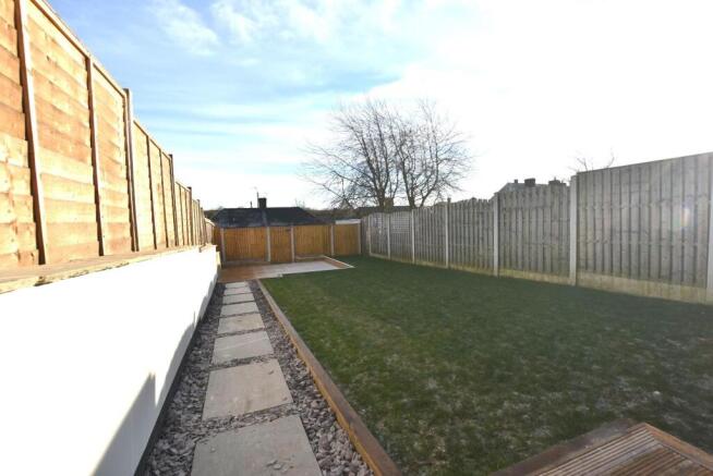 REAR GARDEN 02.JPG