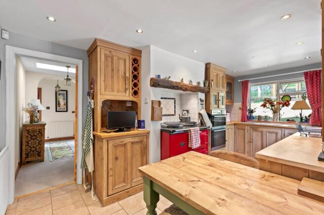 4 bed Bungalow for sale Image 6