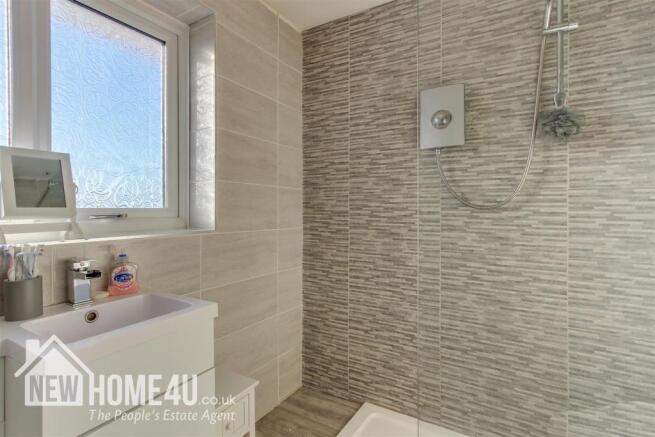 FAMILY BATHROOM: