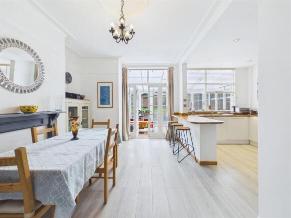 5 bed Terraced for sale Image 4
