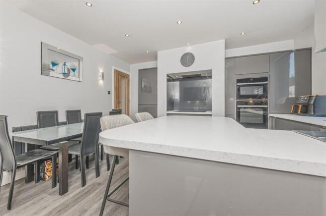 4 bed Terraced for sale Image 9
