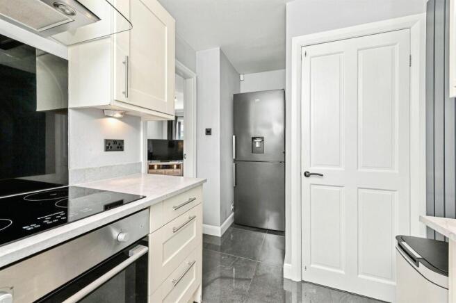 4 bed Semi-Detached for sale Image 6