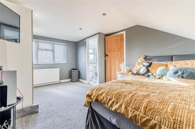 4 bed Semi-Detached for sale Image 5