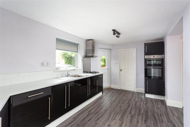 3 bed Semi-Detached for sale Image 6
