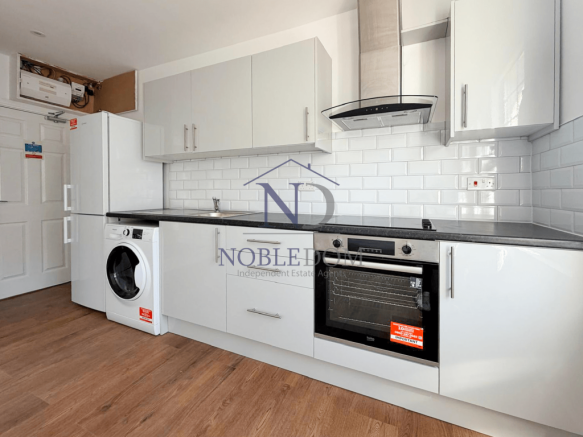 SELF-CONTAINED STUDIO FLAT IN HOUNSLOW