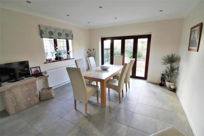 OPEN PLAN KITCHEN/DINER