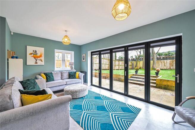 5 bed Detached for sale Image 9