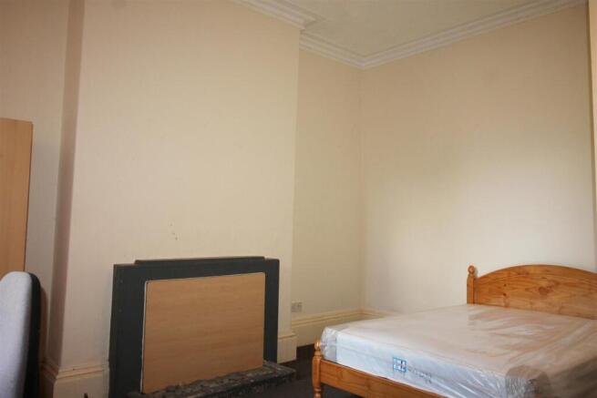 4 bed Flat to rent Image 8