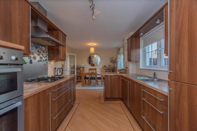 11. Kitchen (1).jpg