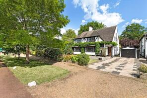 3, Ashley Park Crescent, Walton-on-thames KT12 1EX