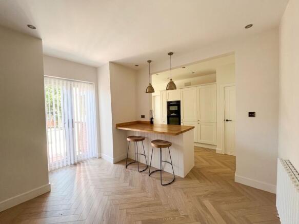 3 bed Semi-Detached for sale Image 6