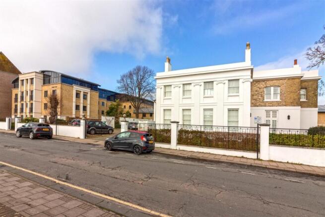 1-bed house on Union Place, Worthing, £120,000