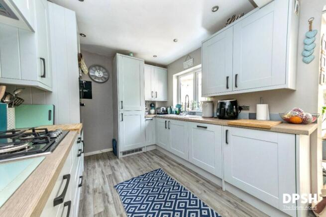 4 bed Semi-Detached for sale Image 5