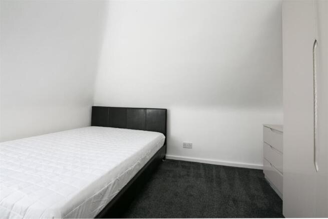 F5 66 Longley Road SW17 bedroom 1b.jpg