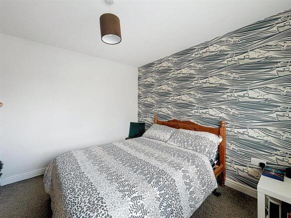 4 bed Semi-Detached for sale Image 11