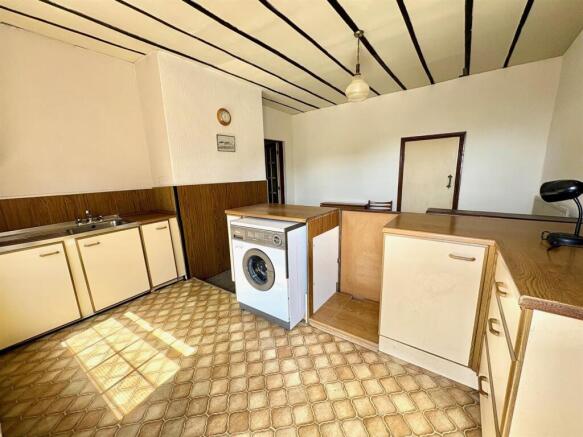 kitchen (2).jpg