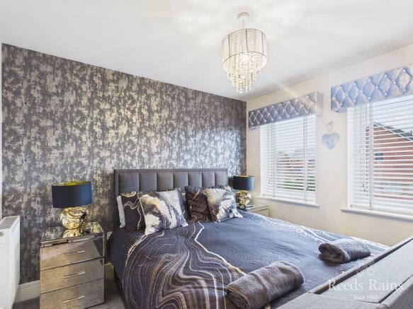 4 bed Detached for sale Image 9