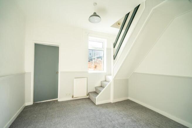 2 bed Terraced to rent Image 4