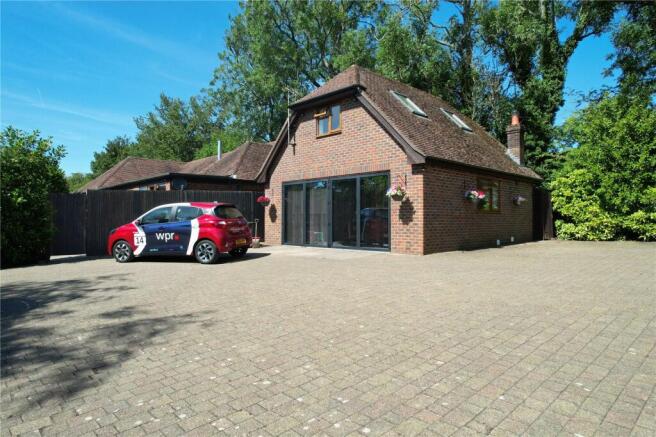 House in East Hampshire, Four Marks - More