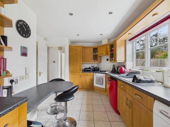 4 bed Detached for sale Image 7