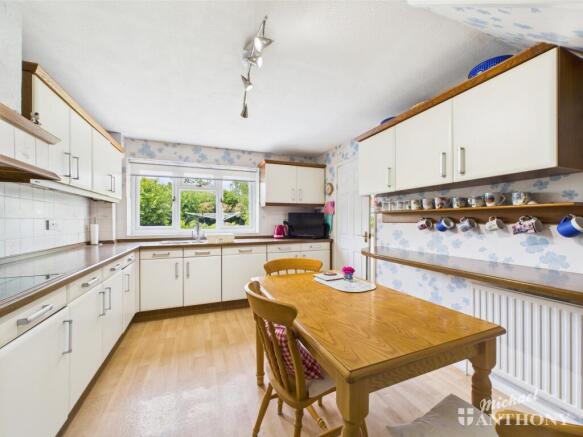 CAM02773G0-PR0304-STILL017