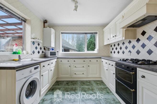3 bed Semi-Detached for sale Image 11