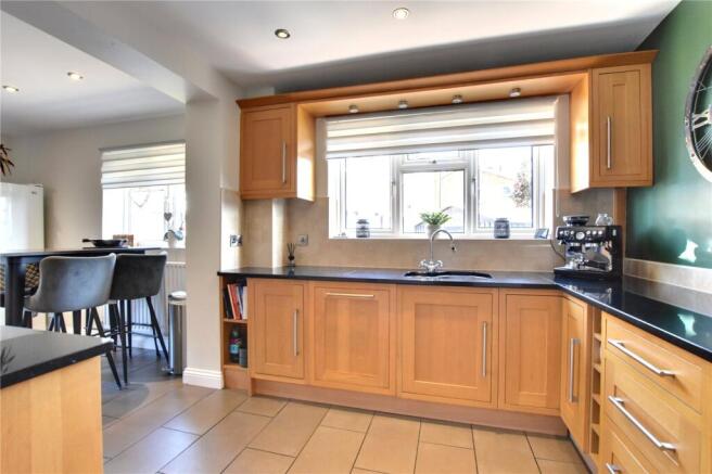 4 bed Semi-Detached for sale Image 5