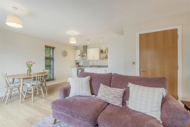 8691410-interior09.jpg