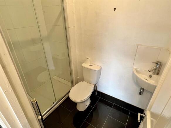 Ensuite Shoer Room