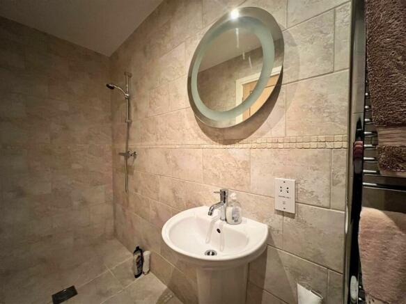 2 bed Apartment for sale Image 11