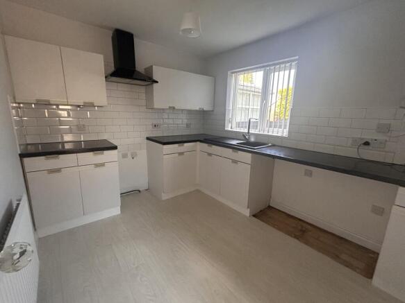 2 bed Semi-Detached to rent Image 5