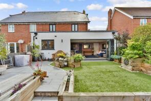 10, Ringlet Grove, Sittingbourne ME9 8XE