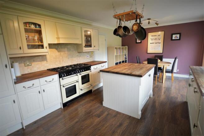 Kitchen1.JPG