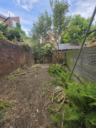 3 bed Terraced to rent Image 8