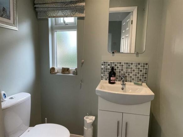 Downstairs WC.JPG