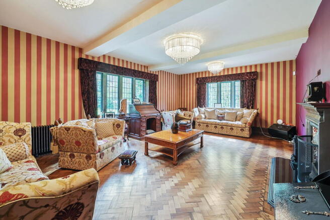 6 bed Detached for sale Image 11
